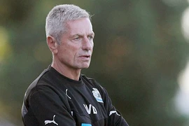 “Tẩn” học trò, HLV đội trẻ Newcastle buộc phải từ chức