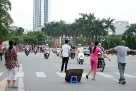 Hàng trăm người "ăn theo" trận U19 Việt Nam - U19 Nhật Bản