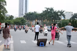 Hàng trăm người "ăn theo" trận U19 Việt Nam - U19 Nhật Bản