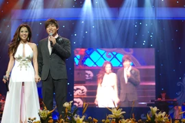 Quang Lê - Minh Tuyết cùng "cháy" hết mình