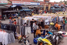 Tranh nhau mua... "đồ bành" không nguồn gốc xuất xứ