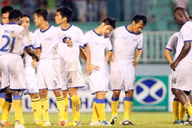 Cầu thủ Kiên Giang rủ nhau đình công đòi tiền lương, lót tay