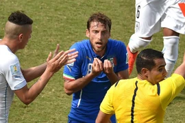 Suarez xứng đáng thẻ đỏ, Marchisio bị đuổi "oan"