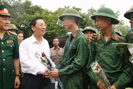 Huyện Đông Anh: 220 tân binh nô nức lên đường nhập ngũ