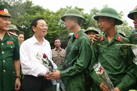 Huyện Đông Anh: 220 tân binh nô nức lên đường nhập ngũ