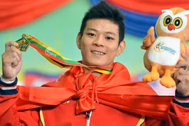 Thạch Kim Tuấn phá 2 kỷ lục cử tạ trẻ thế giới