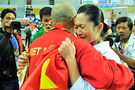 "Nữ hoàng kata" nén đau giật Vàng SEA Games 27