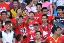 Các "Pháo thủ" hâm nóng sân Mỹ Đình