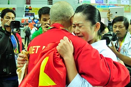 "Nữ hoàng kata" nén đau giật Vàng SEA Games 27