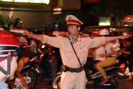 Hà Nội: Chật cứng những ngả đường xem bắn pháo hoa