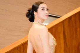 Diện váy đính 3.000 viên pha lê, MC Thanh Mai khoe vóc dáng gợi cảm