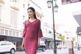 Á hậu Huyền My diện "váy bút chì" tôn đường cong quyến rũ
