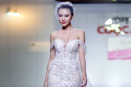 Nữ hoàng sắc đẹp toàn cầu 2016 Ngọc Duyên gợi cảm trên sàn catwalk