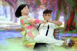 Cười xuyên Việt: Trịnh Tú Trung nhận "cơn mưa lời khen" từ giám khảo Hoài Linh