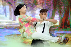 Cười xuyên Việt: Trịnh Tú Trung nhận "cơn mưa lời khen" từ giám khảo Hoài Linh