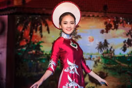 Tố Như lộng lẫy trong trang phục áo dài "39 cánh hạc bay"