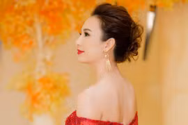 Hoa hậu Ngọc Diễm vai trần gợi cảm làm MC