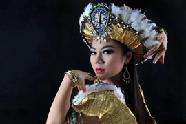 "Cô gái vàng" Đỗ Hồng Hạnh sang Malaysia dạy múa bụng