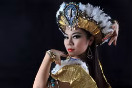 "Cô gái vàng" Đỗ Hồng Hạnh sang Malaysia dạy múa bụng