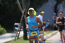 VĐV Pháp, Thụy Sĩ vô địch VNG IRONMAN 70.3 trên bãi biển Đà Nẵng