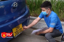 Vẫn còn nhiều xe kinh doanh vận tải chưa đổi biển vàng