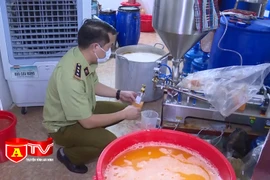 Phát hiện cơ sở sản xuất mỹ phẩm nghi giả mạo thương hiệu nước ngoài