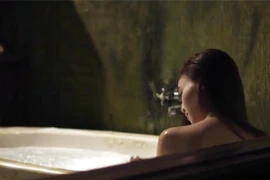 Ninh Dương Lan Ngọc tắm trần trong "Phim trường ma"