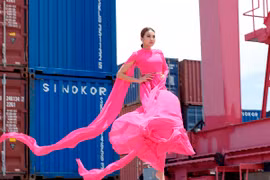 Bay xuống từ độ cao 15m, Host Thanh Hằng bị trầy tay, xước da