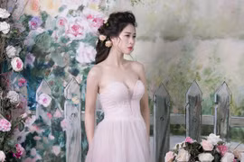 Ngắm vẻ gợi cảm của diễn viên, người mẫu Trần Cẩm Nhung
