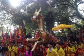 Lễ hội Gióng diễn ra bình yên, vui vẻ