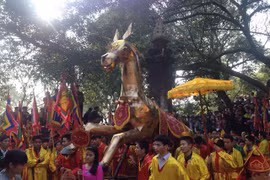 Lễ hội Gióng diễn ra bình yên, vui vẻ