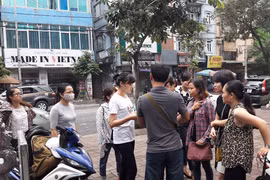 Nghi bị lừa khi thi tin học, ngoại ngữ, hàng trăm giáo viên đòi lại tiền