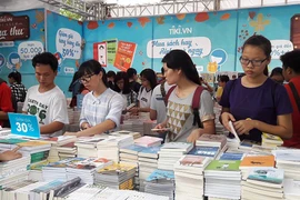 Muốn nổi tiếng, phải được "đỡ đầu" 