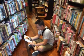 Dân phố đọc sách