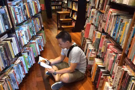 Dân phố đọc sách