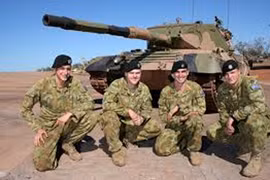 Australia bất an vì quân phục "made in China"