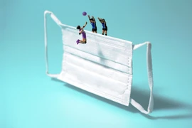 [ẢNH] Bộ ảnh thú vị về cuộc sống thời Covid - 19 lấy ý tưởng từ khẩu trang, nhiệt kế