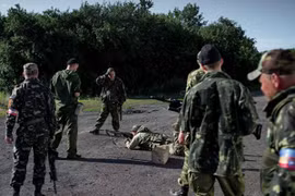 Quân đội Ukraine bắt đầu nã đạn vào Lugansk