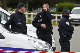 Đang tác nghiệp các fan đánh nhau, loạt nhà báo Nga bị bắt