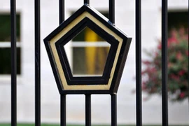 Sếp Lầu Năm Góc bị bắt vì… tranh giành chỗ đỗ xe