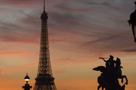 Kẻ đâm một cảnh sát Paris đến chết đã bị hạ gục