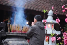 Bộ Công Thương hạ bậc lương giám đốc đi lễ chùa trong giờ hành chính