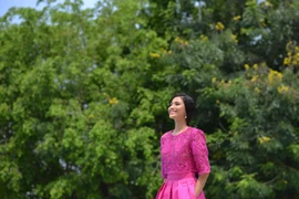 Á hậu Trương Thị May rạng rỡ trong sắc hồng cổ điển