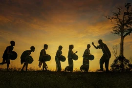 "Học đánh cồng chiêng" đoạt 2 HCV tại Tây Ban Nha