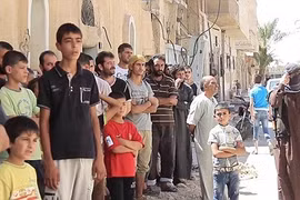 Dã man: IS chặt đầu bé gái 4 tuổi, nhúng tay mẹ vào máu con