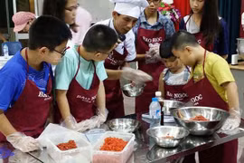  Lớp học làm bánh Trung thu miễn phí dành cho các em nhỏ