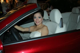 Mỹ Lệ mua Lexus mui trần trị giá hơn 3 tỷ 