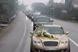 Tài xế đón dâu bằng đoàn siêu xe, gây chấn động xứ Nghệ