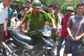 Hai vợ chồng dũng cảm truy đuổi nhóm cướp giật