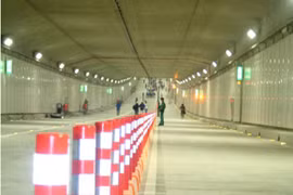 Khám phá hầm dìm chạy dưới đáy sông Sài Gòn